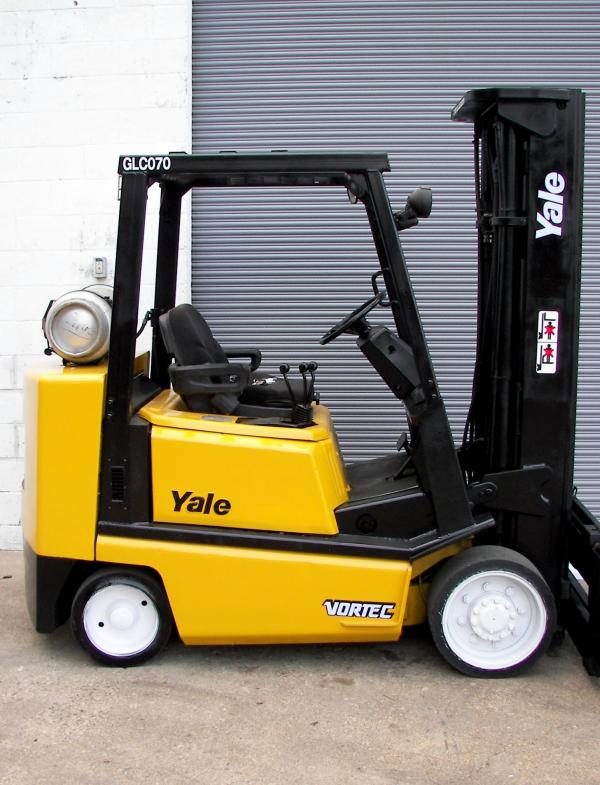 00 YALE 7,000 LB LPG FORKLIFT 7000 GLC070 W/ VORTEC V6